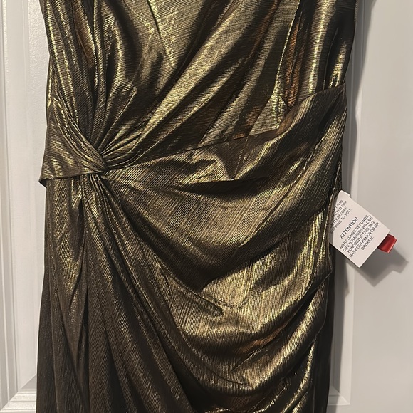 Mac Duggal | Leena | METALLIC OFF THE SHOULDER GOWN - Picture 6 of 16